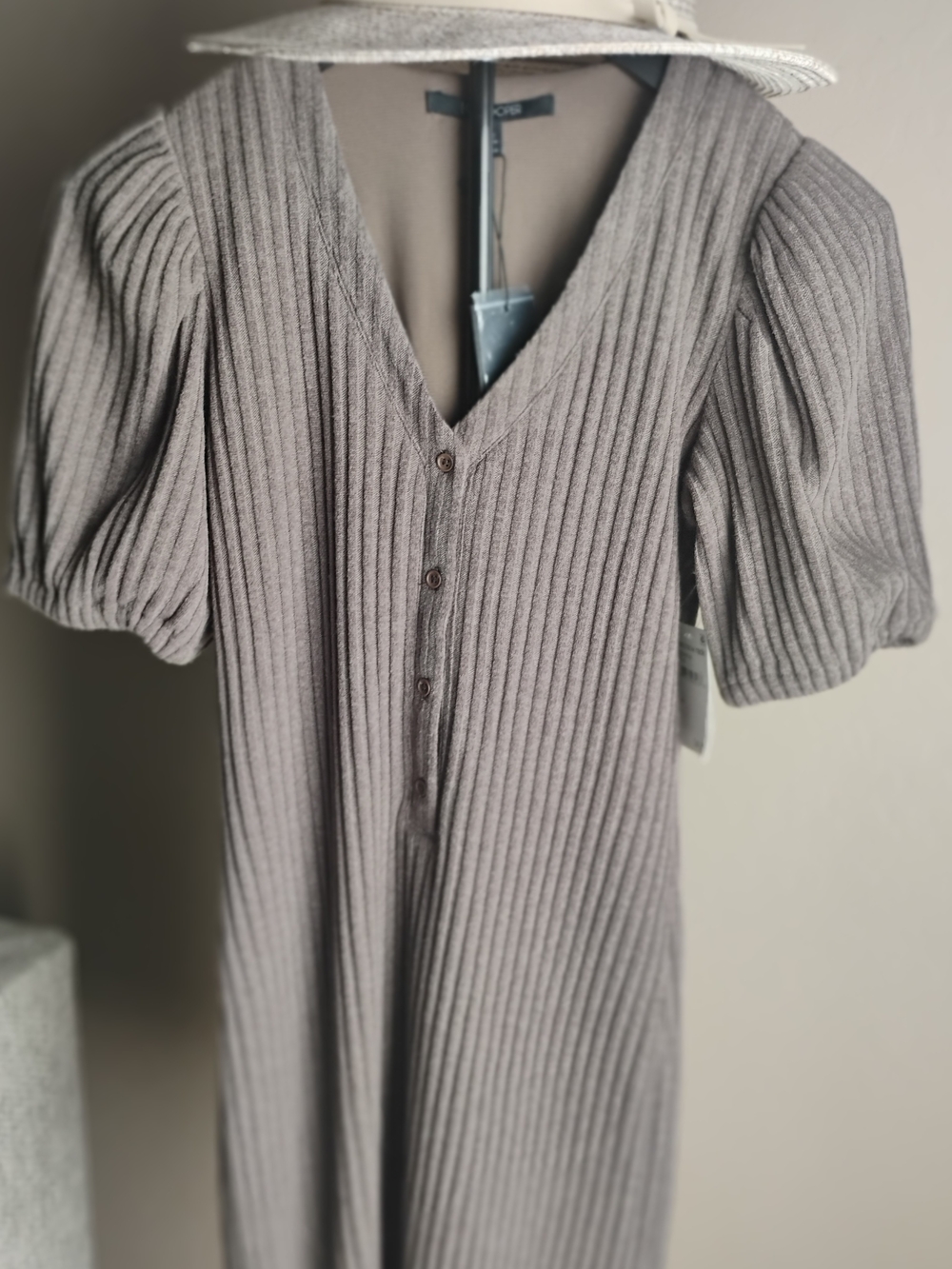 19 Cooper  Size M Taupe Ribbed V-Neck Puff-Sleeve Mini Dress